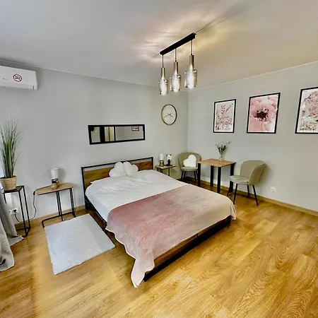 Metro Mlociny Apartman *