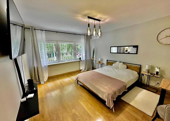 Metro Mlociny * وارسو